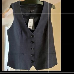 Navy banana republic women’s vest never worn brand new